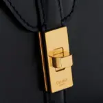 SHOULDER CARRY AND CROSS-BODY CARRYTURN LOCK CLOSUREINNER FLAT POCKETINNER ZIPPED POCKETTWO INTERNAL COMPARTMENTSOUTER FLAT POCKET ON THE FRONT UNDER THE FLAPREMOVABLE LEATHER STRAP WITH 19 IN (48 CM) DROPHANDLE WITH 3 IN (7 CM) DROPREFERENCE : 197983BEY.38NO