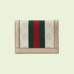 archival elements come together to create something new that expresses the House's contemporary spirit. This GG Supreme card case is accentuated by the green and red Web stripe and the Double G.