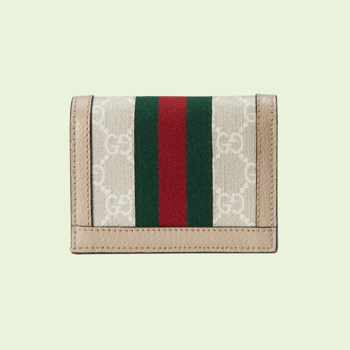 archival elements come together to create something new that expresses the House's contemporary spirit. This GG Supreme card case is accentuated by the green and red Web stripe and the Double G.