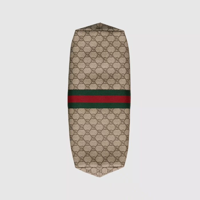 the style can also be carried as a shoulder bag.
