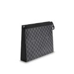 structured pouch that can be used for a variety of purposes. It can be carried in the hand for a stylish look