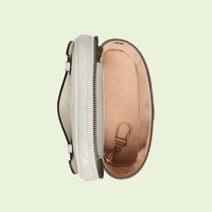 sans-serif; font-size: 12px; vertical-align: baseline; color: #4b4b4b; background-color: #ffffff;">A zip around mini bag with a top handle is presented within the GG Marmont collection. Crafted from the line's signature matelassé chevron leather in white