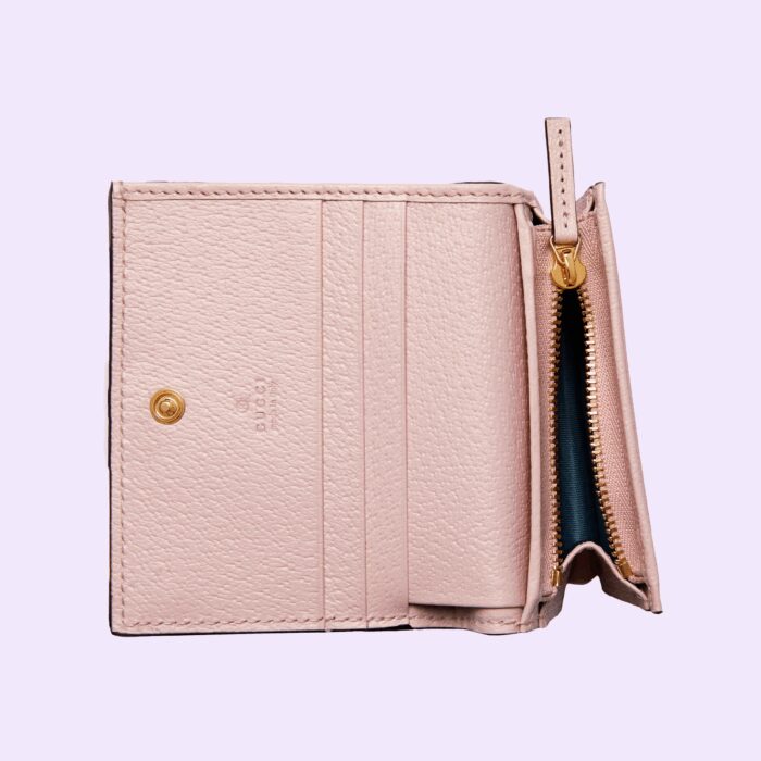 sans-serif; font-size: 12px; vertical-align: baseline; color: #4b4b4b; background-color: #ffffff;">Classic shapes meet new colorways as the Ophidia line continues to evolve as part of Gucci Cosmonogie for Cruise 2023. Here the historical GG pattern experiments with new proportions in a beige and lilac palette