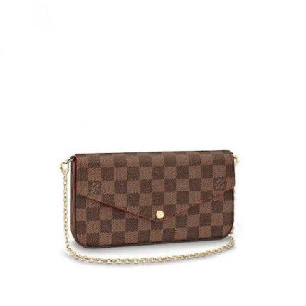 With its two removable interior pockets