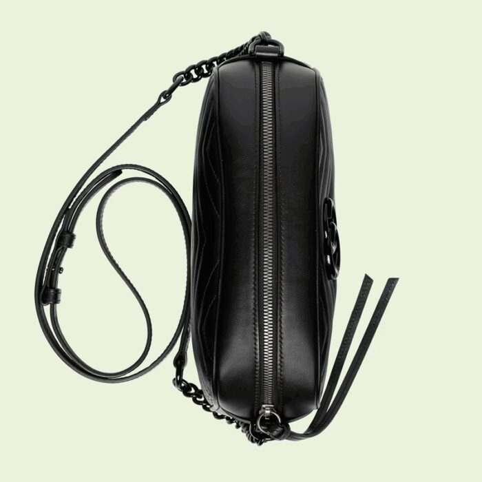 sans-serif; font-size: 12px; vertical-align: baseline; color: #4b4b4b; background-color: #ffffff;">The small GG Marmont chain shoulder bag has a softly structured shape and a zip top closure with the Double G hardware. The chain shoulder strap has a leather shoulder detail. Made in matelassé leather with a chevron design. The emblematic accessory is introduced with tonal hardware for Gucci Love Parade.