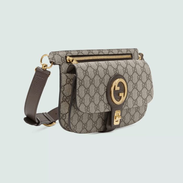continues as part of Exquisite Gucci. The gold-toned buckle adds a refined vintage feel to this new belt bag style in beige and ebony GG Supreme