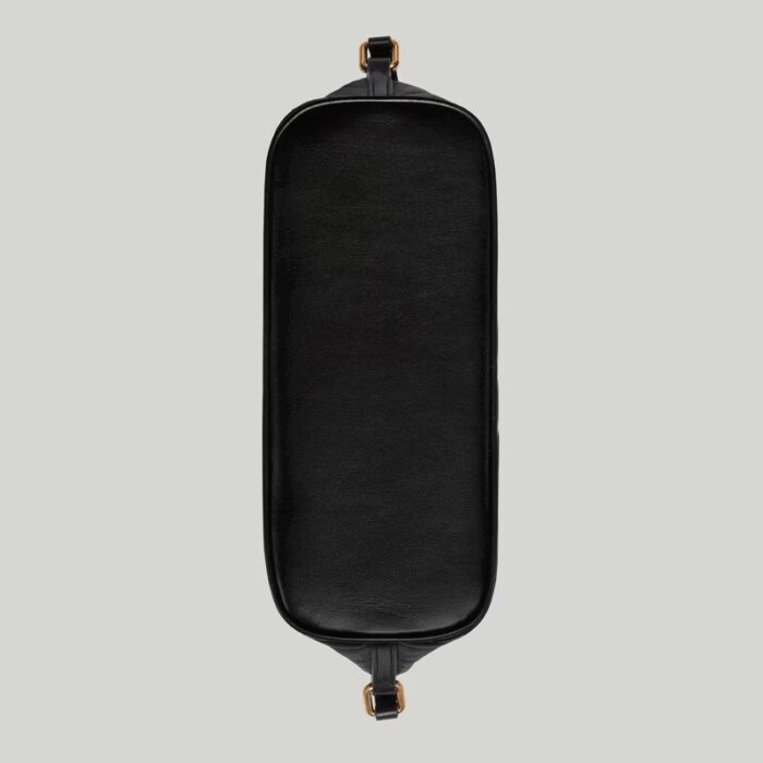 sans-serif; font-size: 12px; vertical-align: baseline; color: #4b4b4b; background-color: #ffffff;">With its recognizable matelassé fabric and Double G hardware