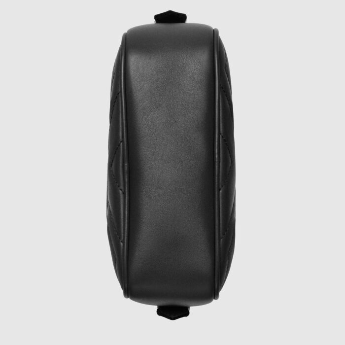 sans-serif; font-size: 12px; vertical-align: baseline; color: #4b4b4b; background-color: #ffffff;">The mini GG Marmont chain shoulder bag has a softly structured shape and a zip top closure with Double G hardware. The chain shoulder strap has a leather shoulder detail. The camera bag is made in matelassé leather with a chevron design and GG on the back.
