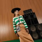 the classic palette defines this small Gucci Horsebit 1955 mini bag