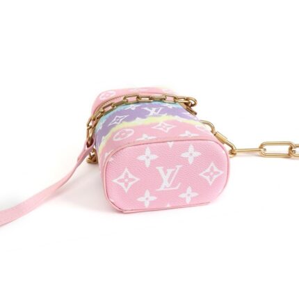 perfect for carrying small essentials. Made from classic Monogram canvas with an adjustable strap in smooth leather