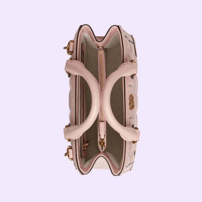 thanks to its super soft finish. The textured GG motif defines a selection of small leather accessories