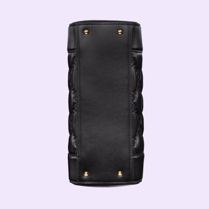 thanks to its super soft finish. The textured GG motif defines a selection of small leather accessories