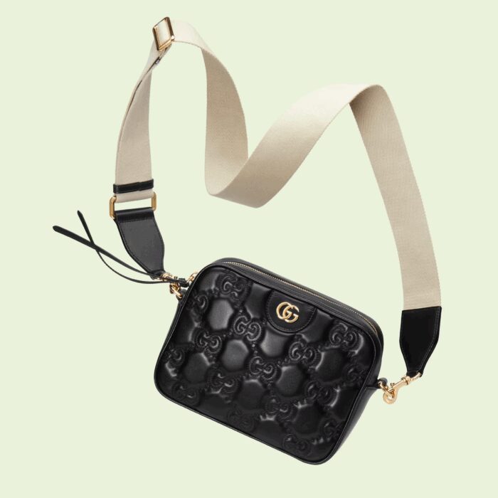 it enriches a rectangular shoulder bag in black.