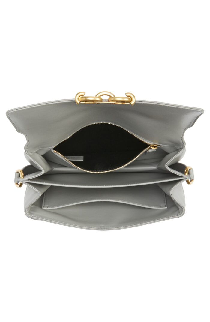 Magnetic chain closure