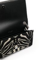 Foldover top with magnetic fastening
