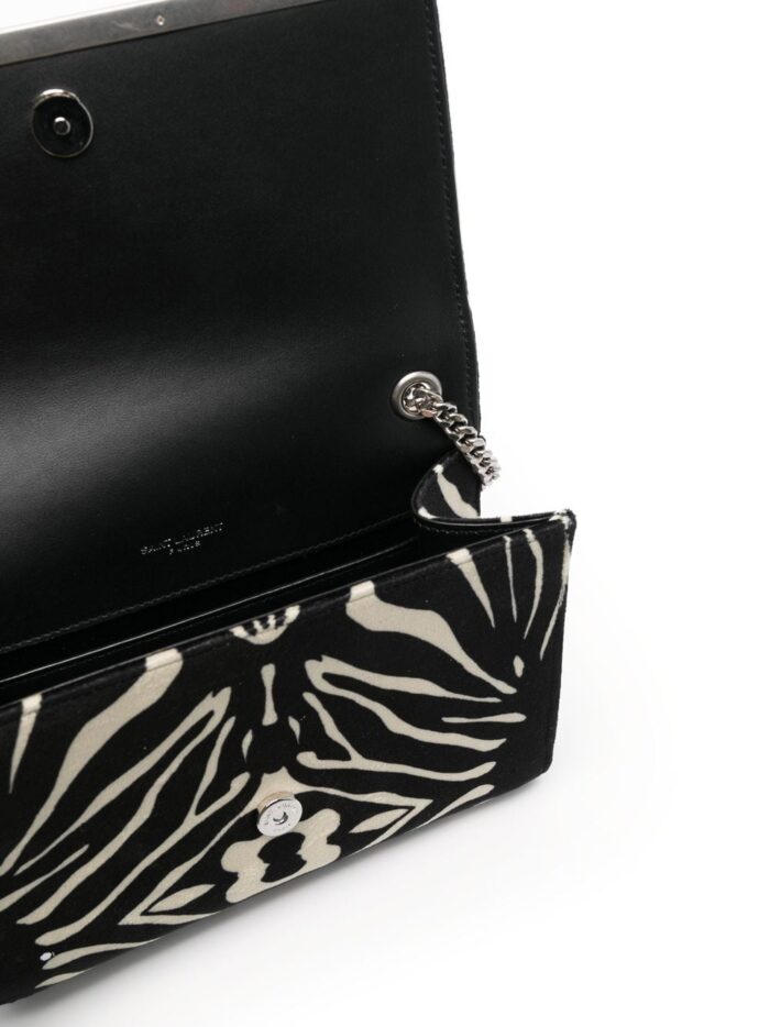 Foldover top with magnetic fastening